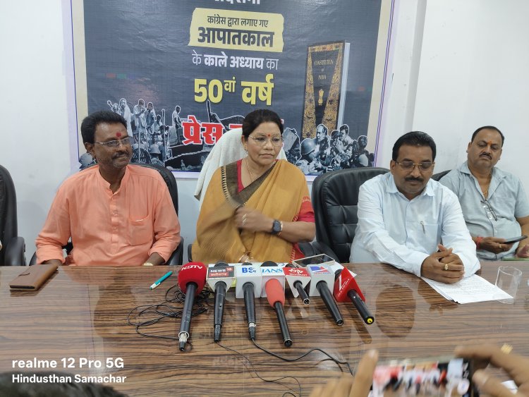 आंतरिक अशांति की आड़ लेकर इंदिरा गांधी ने लगाया था आपातकाल : रेणुका