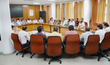 राष्ट्रीय नि‍काय सम्‍मेलन में बेहतर काम करने वाले कर्मचार‍ियों को स्पीकर ने कि‍या प्रोत्‍साहि‍त