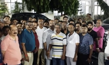 सपा नेताओं पर रंगदारी और धमकी के आरोप, व्यापारियों का कोतवाली पर प्रदर्शन