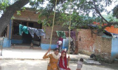 झूला तो पड़ गयो अमुआ की डाल पे…