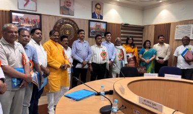 रेलवे स्टेशनों पर यात्रियों की असुविधाओं को डीआरएम के समक्ष रखा