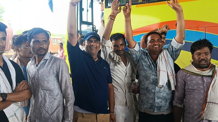 राजस्थान लौट रही बस हुई दुर्घटनाग्रस्त, डीएम ने दूसरी बस से यात्रियाें काे किया रवाना