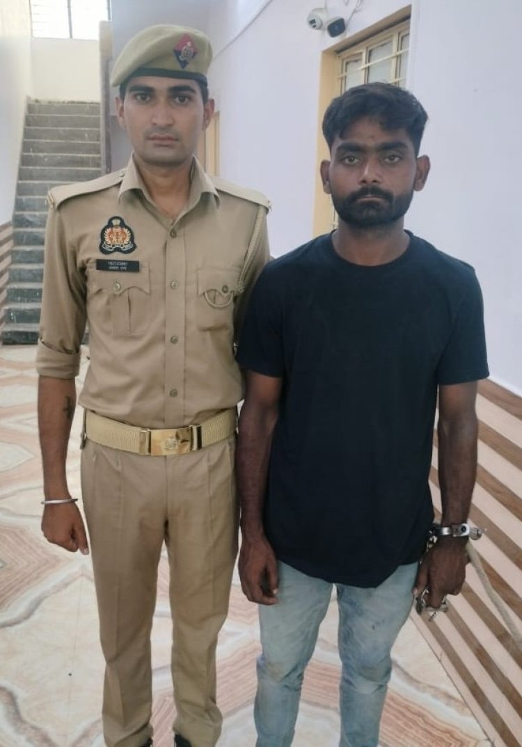 कमरे के भीतर चल रहा था जिस्म का सौदा, नवाबगंज पुलिस की छापेमारी में खुला राज