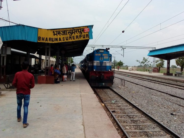 रीवा-आनंद विहार सुपरफास्ट ट्रेन बांदा-कानपुर चलाने की मांग तेज