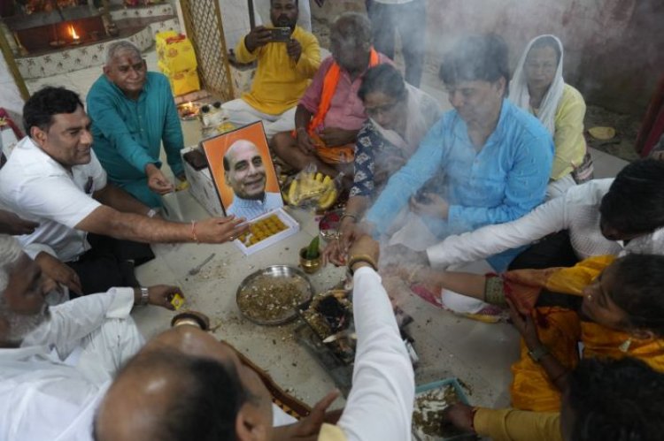 राजनाथ सिंह के जन्मदिन की पूर्व संध्या पर बाल्मीकि समाज ने किया हवन पूजन