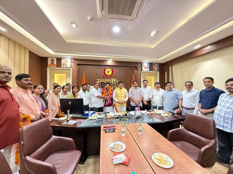 निर्विरोध चुने गए उपसभापति नरेंद्र सिंह, सपा पार्षद नदारद