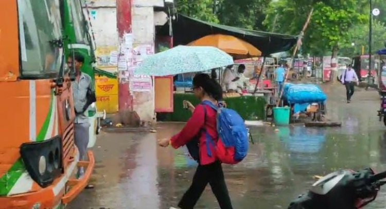 प्रयागराज में हो रही झमाझम बारिश, लोगों को उमसभरी गर्मी से मिली राहत