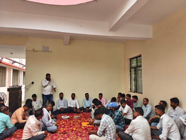 फतेहपुर में लेखपालों का प्रदर्शन: हापुड़ की घटना से रोष, कार्य बहिष्कार कर मांगा न्याय