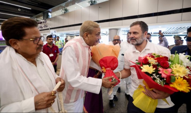 राहुल गांधी लखनऊ में: MP-MLA कोर्ट में पेश होने पहुंचे, एयरपोर्ट पर कांग्रेस नेताओं और कार्यकर्ताओं ने किया भव्य स्वागत