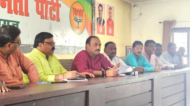 प्रयागराज में बीजेपी के नव नियुक्त प्रवक्ता पवन श्रीवास्तव का भव्य स्वागत: राम जी केसरवानी ने बताया 'कर्मठ व्यक्तित्व के धनी'