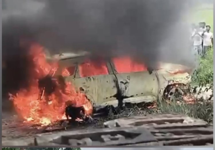 कार अचानक बनी आग का गोला, चालक ने कूदकर बचाई जान