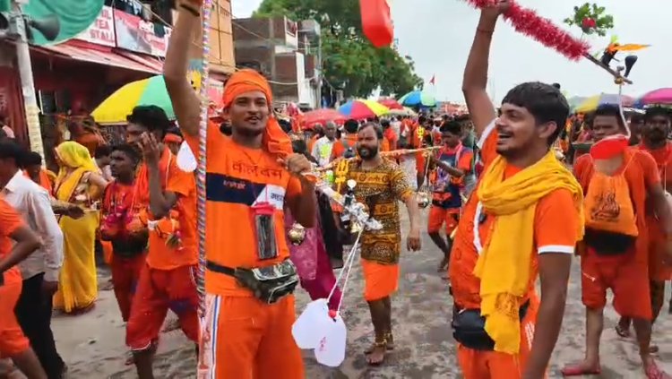 सावन माह की भक्तिमय यात्रा: प्रयागराज-वाराणसी राजमार्ग पर उमड़ा आस्था का सैलाब