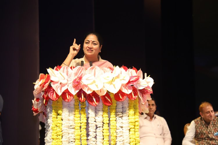 दिल्ली सरकार ने महिलाओं को दी नाइट शिफ्ट में काम करने की अनुमति