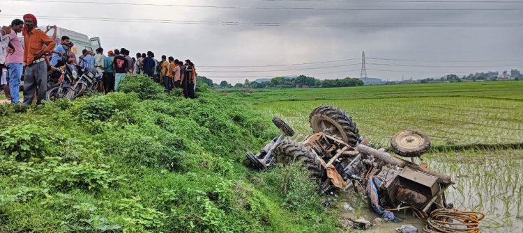 मीरजापुर: ट्रैक्टर पलटने से हुआ हादसा, चालक और सहयोगी की मौत