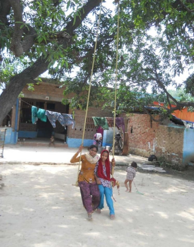 झूला तो पड़ गयो अमुआ की डाल पे…