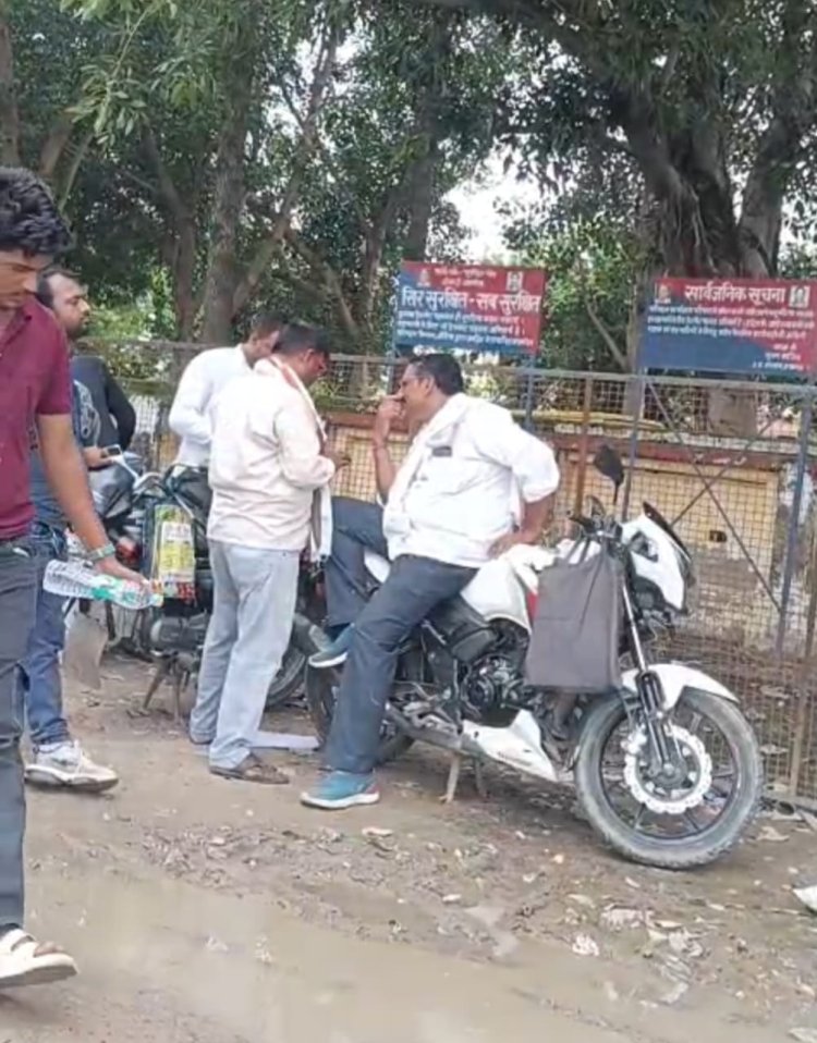 ककोर स्थित एआरटीओ कार्यालय में दलालों का जमावड़ा, सरकारी आदेशों की उड़ रही धज्जियां