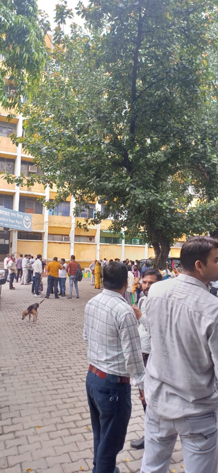 गाजियाबाद : झमाझम बारिश से जनजीवन प्रभावित, नगर निगम मुख्यालय में उतरा करंट