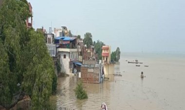 प्रयागराज में उफान पर है गंगा—यमुना, हर घंटे की अपडेट ले रहे हैं जिलाधिकारी
