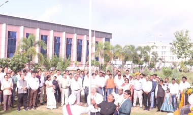 सूरजपुर कलेक्टोरेट में मना 79 वां स्वतंत्रता दिवस, कलेक्टर ने किया ध्वजारोहण