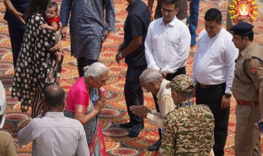 राज्यपाल आनंदीबेन पटेल पहुंची राम जन्मभूमि मंदिर, किया दर्शन पूजन