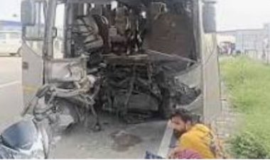 दिल्ली मेरठ एक्सप्रेसवे पर निजी बस डिवाइडर से टकराई, चालक समेत 15 घायल