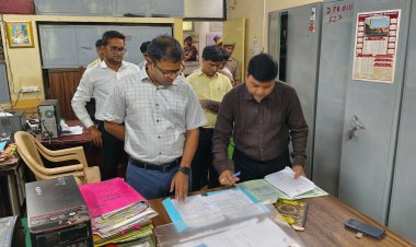 डीएम ने किया औचक निरीक्षण, अनुपस्थित कर्मियों के वेतन काटने के दिए आदेश