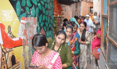 वाराणसी: अखंड सौभाग्य के लिए महिलाओं ने रखा तीज व्रत