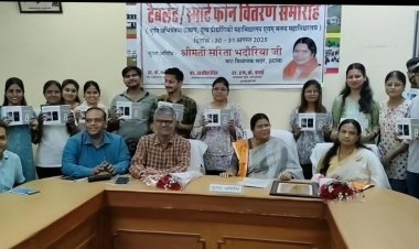 कृषि इंजीनियरिंग कॉलेज में विधायक सरिता भदौरिया ने बच्चों को टेबलेट वितरण कर बढ़ाया मनोबल