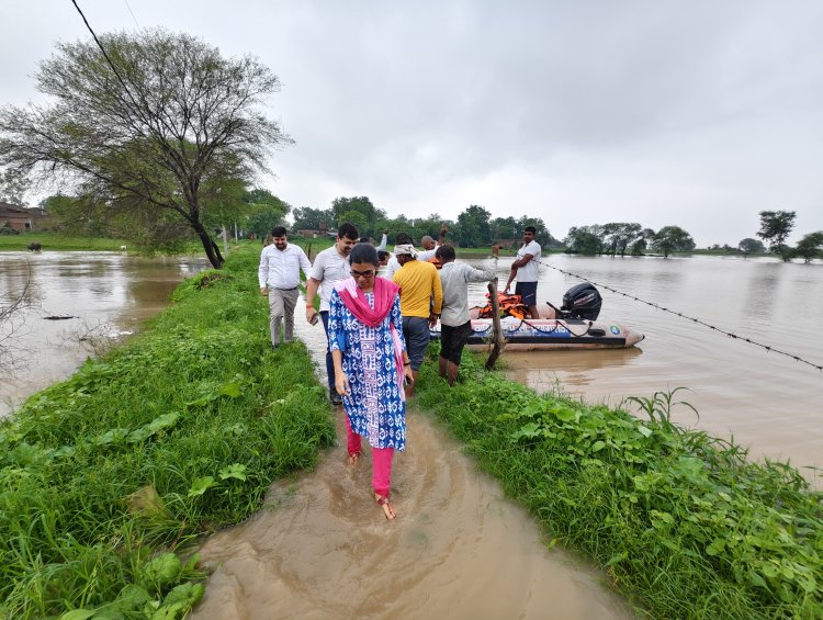 बांदा में यमुना ने बरपाया कहर: दो दर्जन गांव बाढ़ की चपेट में,सैकड़ों मकान ढहे, फसलें बर्बाद