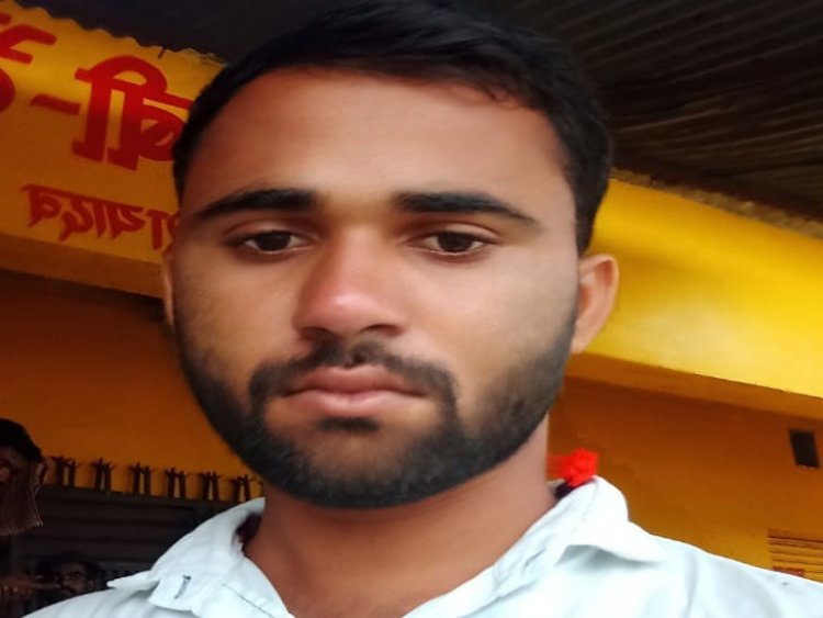 कार सवार ने सड़क किनारे खड़े आठ लाेगाें काे राैंदा, एक की मौत