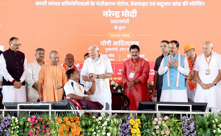 वाराणसी: प्रधानमंत्री मोदी ने वाराणसी में दिव्यांगजनों एवं वृद्धों को दी सौगात, लौटी मुस्कान