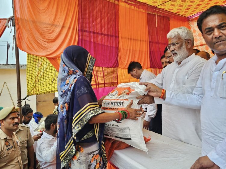 बाढ़ पीड़ितों की मसीहा बनी योगी सरकार, अब तक 47 हजार से अधिक लोगाें को दी राहत