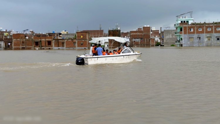 प्रयागराज में उफान पर हैं गंगा—यमुना, खतरे के निशान से ऊपर बह रही हैं दोनों नदियां