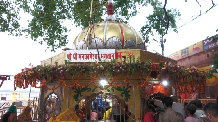 श्रावण मास के अंतिम सोमवार को प्रयागराज में उमड़ा आस्था का जनसैलाब