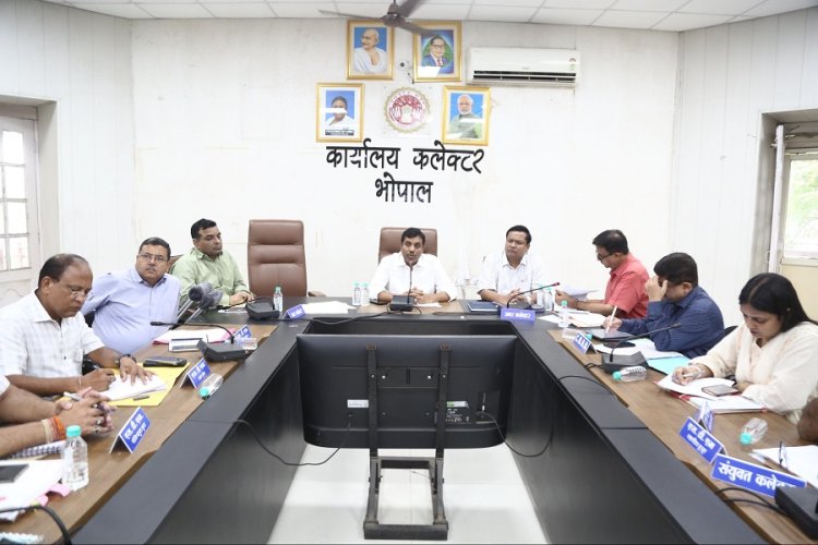 सीएम हेल्पलाइन की शिकायतों का शत-प्रतिशत करें निराकरण, अन्‍यथा होगी कार्रवाई : कलेक्टर