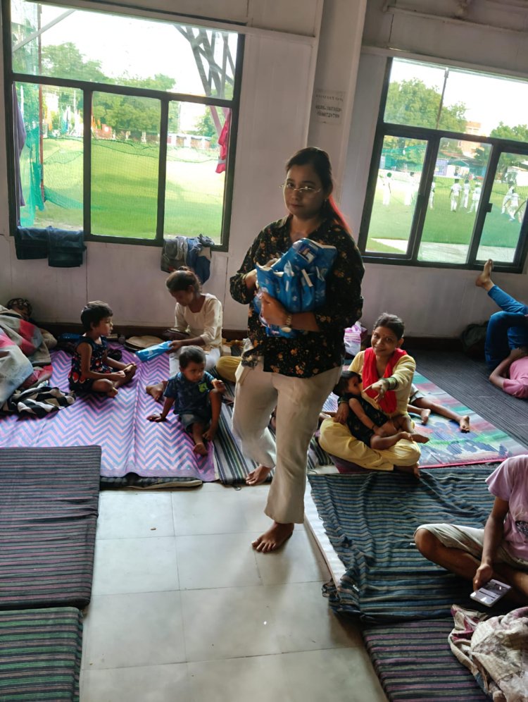 बाढ़ राहत शिविरों में 3000 से अधिक सेनेटरी किट वितरित