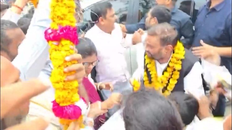 रायबरेली में स्वामी प्रसाद मौर्य पर हमला, समर्थकों ने युवक काे पीटा