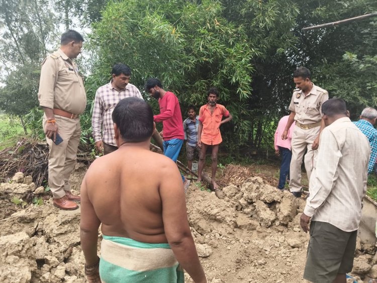 कच्ची दीवार गिरने से युवती की मौत