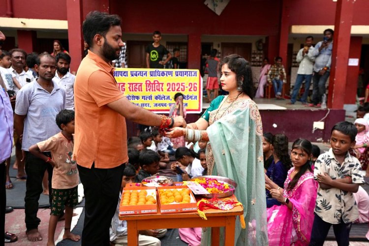 बाढ़ प्रभावित शिविर में मनाया गया रक्षाबंधन , बहनों ने भाई के कलाई पर बांधा रक्षा सूत्र