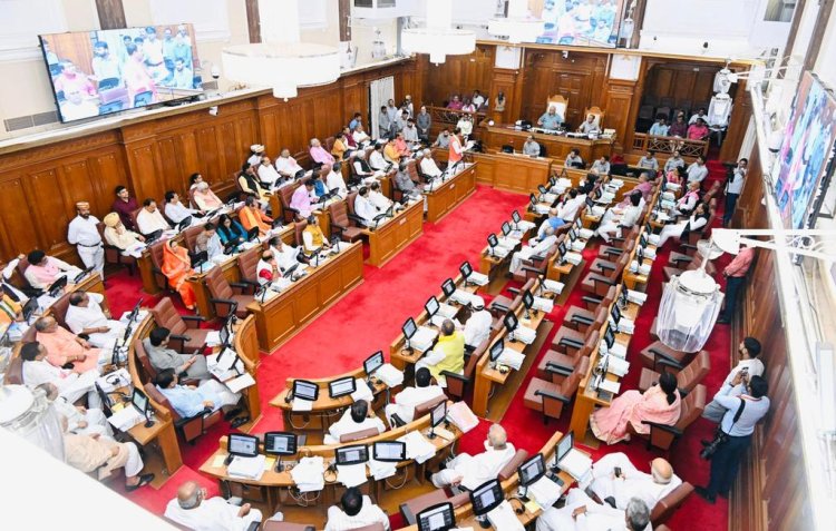 उत्तर प्रदेश में स्वास्थ्य सेवाओं का बुरा हाल, केजीएमयू व लोहिया संस्थान से निजी अस्पताल भेजे जा रहे मरीज