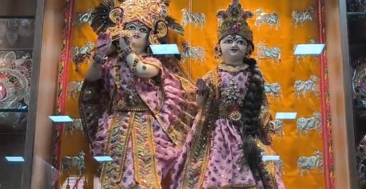 श्री कृष्ण जन्माष्टमी पर लड्डू गोपाल के मल्टी कलर और मैचिंग वस्त्रों की बढ़ी डिमांड