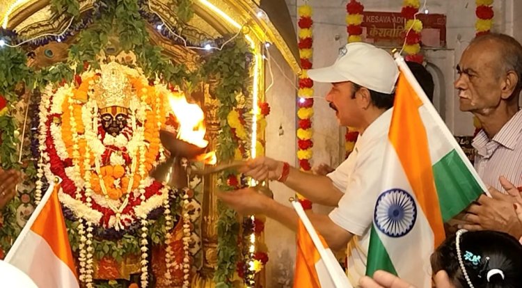 श्रीकृष्ण जन्मोसव पर वैश्विक शांति के लिए भगवान आदि केशव की उतारी आरती