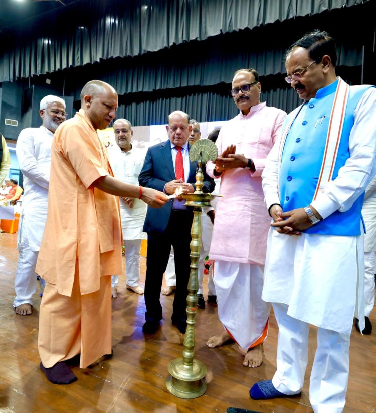 अटल जी ने राजनीति को बनाया सेवा का माध्यमः सीएम योगी