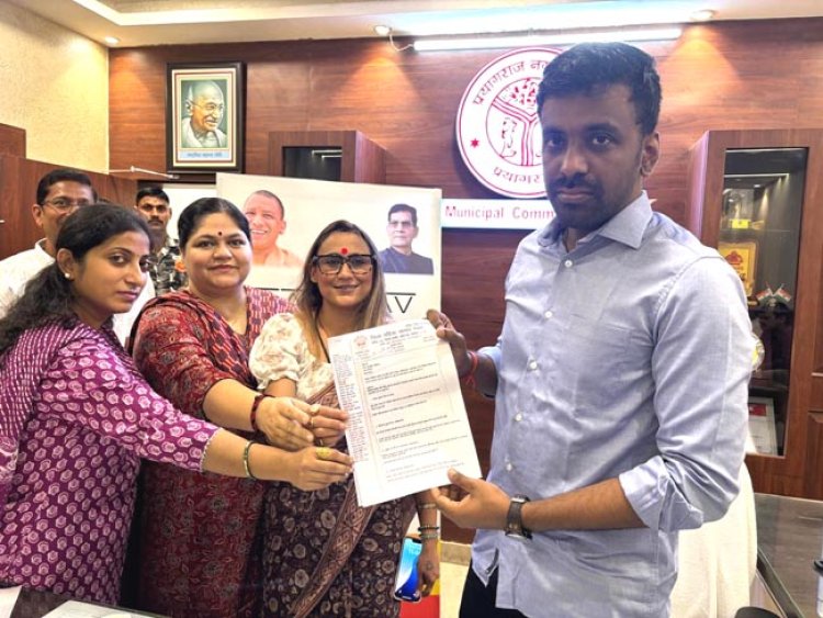 महिला व्यापार मंडल ने फुटपाथ पर लग रही अवैध दुकानों व जाम के खिलाफ नगर आयुक्त को सौंपा ज्ञापन