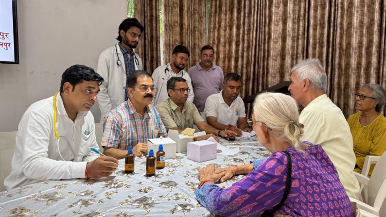 विश्व वरिष्ठ दिवस के अवसर पर निःशुल्क स्वास्थ्य शिविर में मरीजों ने उठाया लाभ