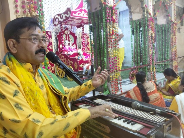 मनोज गुप्ता के भजनों ने श्रोताओं को मंत्रमुग्ध किया