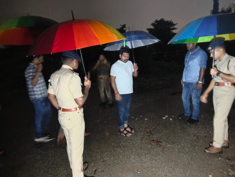 वाराणसी: बारिश के बीच रेलवे लाइन के किनारे मुठभेड़, सिगरा पुलिस ने शातिर लुटेरे को दबोचा