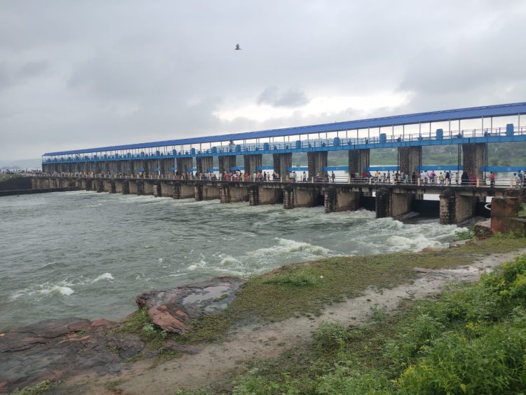 नदियों के उफान ने रोका सफर : बहाव में बहा ऑटो, महिला की डूबकर मौत