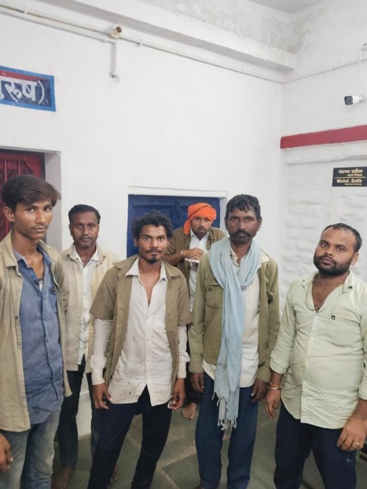 मानिकपुर रेलवे स्टेशन पर चेकिंग में पकड़े गए छह अनाधिकृत वेंडर