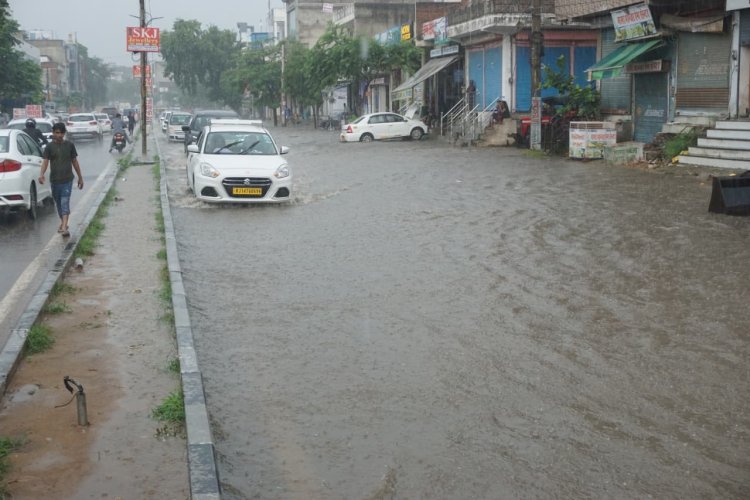 जयपुर सहित एक दर्जन शहरों में बरसे मेघ, बांसवाड़ा के भूंगरा में 6 इंच बरसात